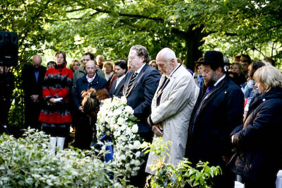 Herdenking in de Rivierenbuurt