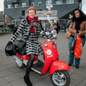 foto: PvdA bestuurslid Marja Bijl op haar scooter