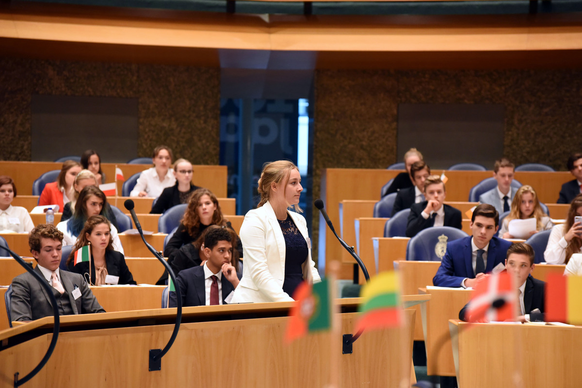 Foto's dag 3: Tweede dag Algemene Vergaderingen in de Tweede Kamer