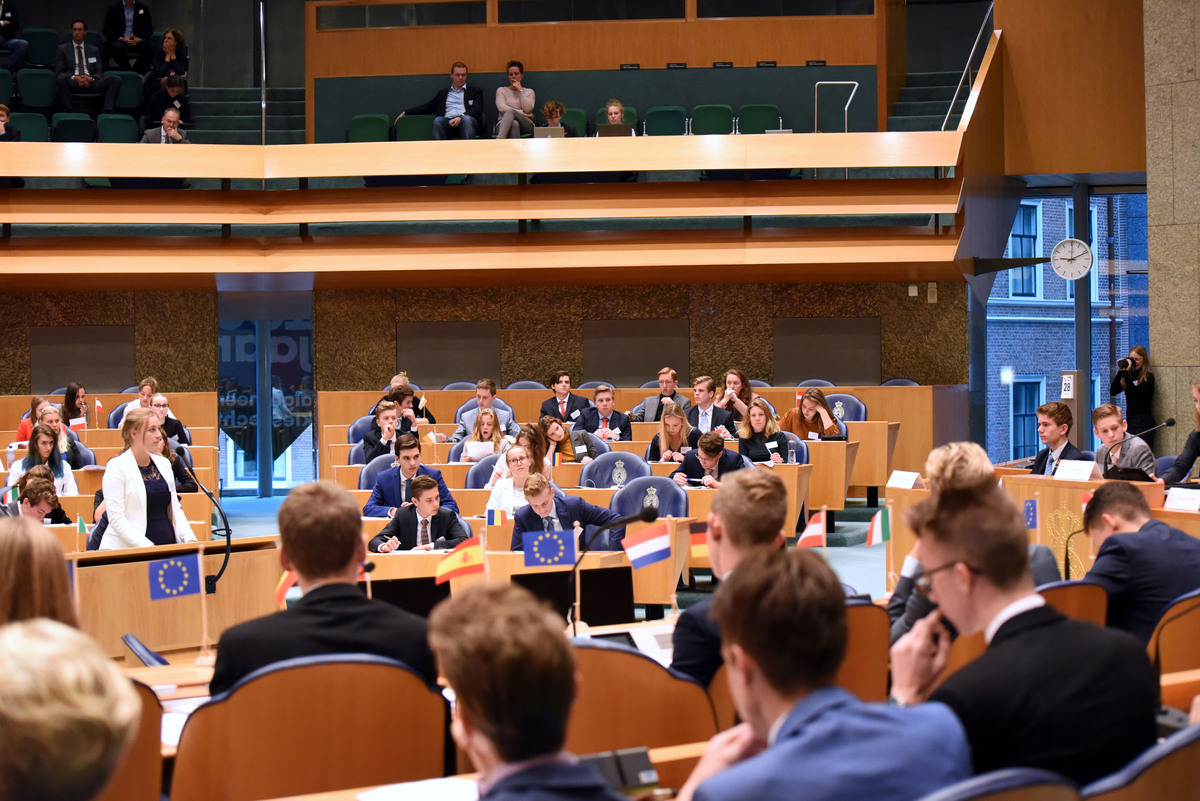 Foto's dag 3: Tweede dag Algemene Vergaderingen in de Tweede Kamer