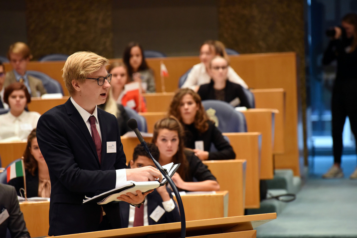 Foto's dag 3: Tweede dag Algemene Vergaderingen in de Tweede Kamer