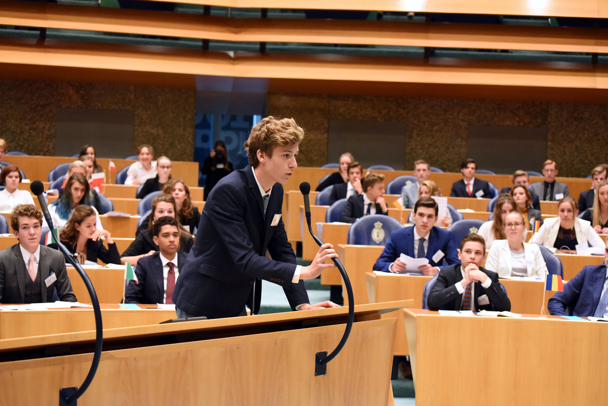 Foto's dag 3: Tweede dag Algemene Vergaderingen in de Tweede Kamer