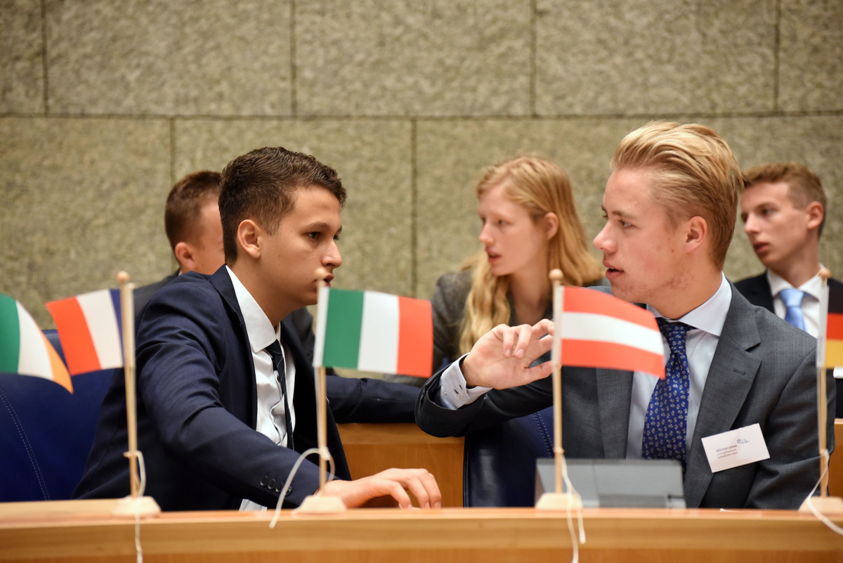 Foto's dag 3: Tweede dag Algemene Vergaderingen in de Tweede Kamer