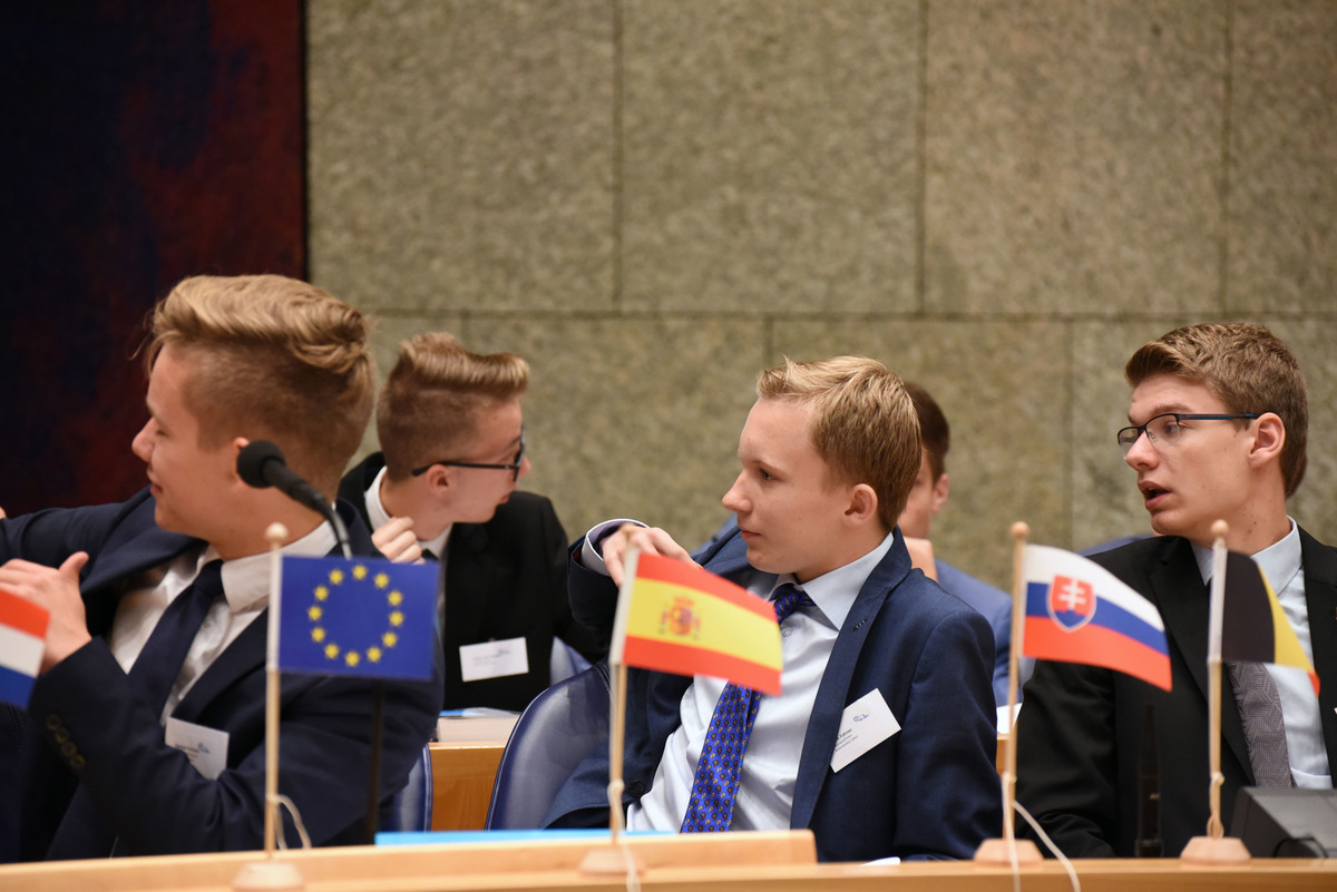 Foto's dag 3: Tweede dag Algemene Vergaderingen in de Tweede Kamer