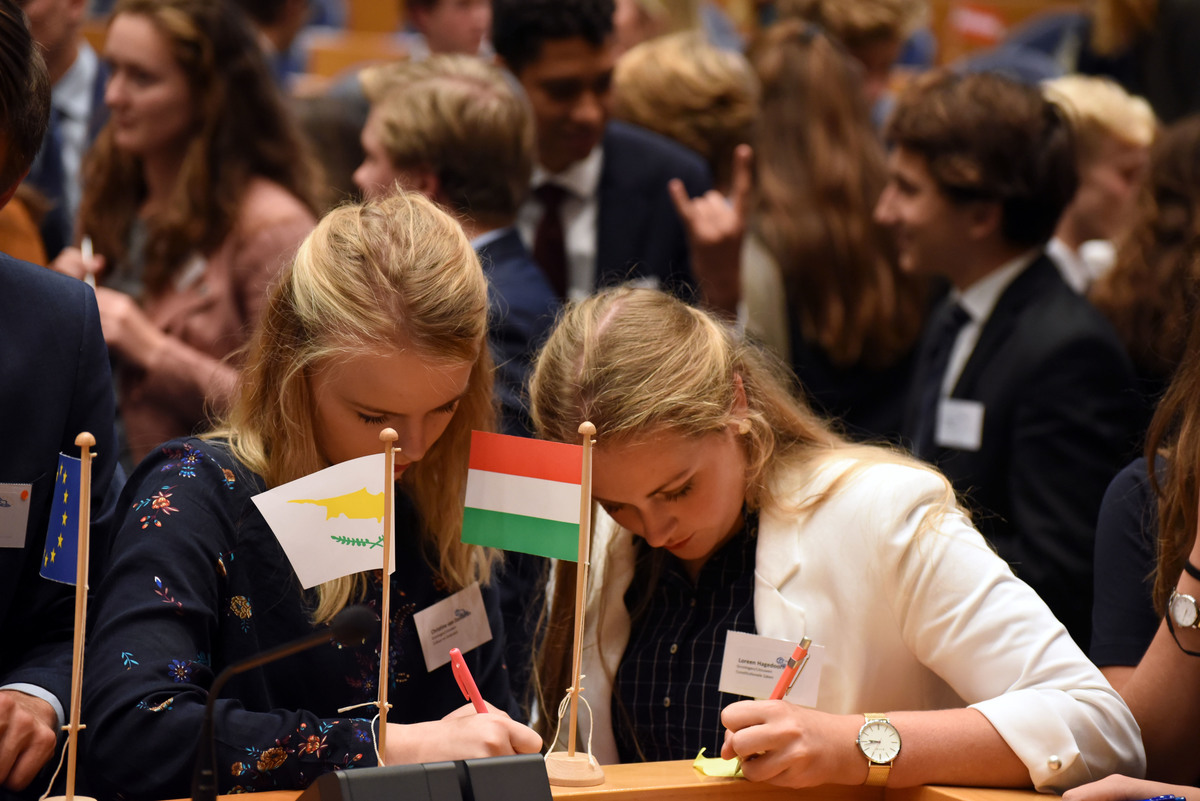 Foto's dag 3: Tweede dag Algemene Vergaderingen in de Tweede Kamer