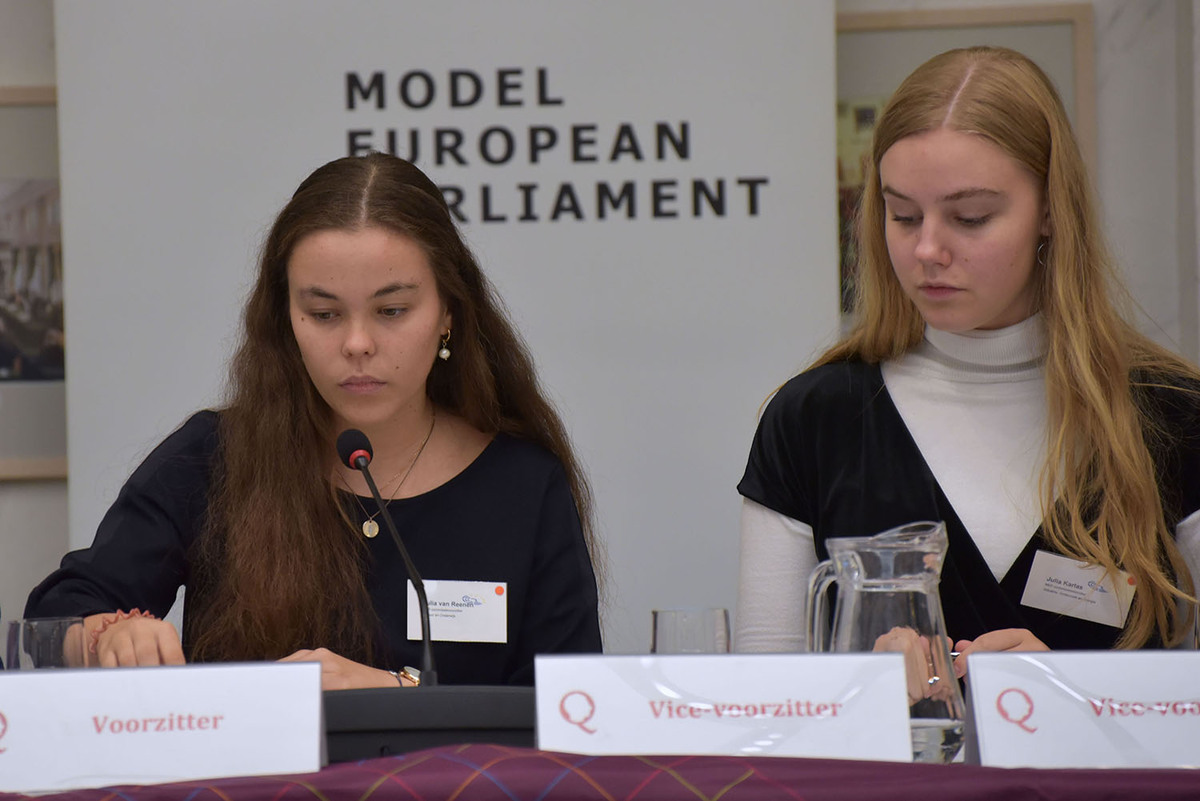 Foto's Eerste dag Algemene Vergaderingen van het Model European Parliament Nederland 2019