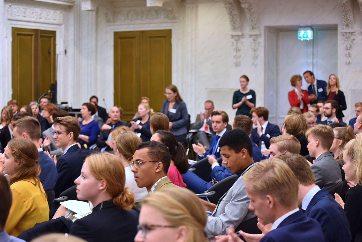 Foto's Eerste dag Algemene Vergaderingen van het Model European Parliament Nederland 2019