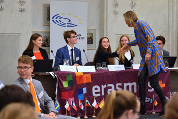 Foto's Eerste dag Algemene Vergaderingen van het Model European Parliament Nederland 2019