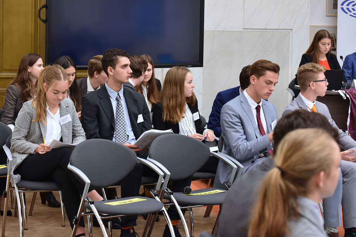 Foto's Eerste dag Algemene Vergaderingen van het Model European Parliament Nederland 2019