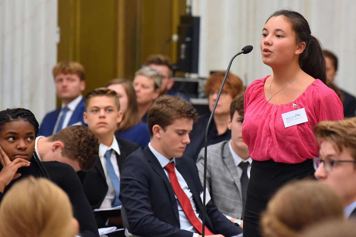 Foto's Eerste dag Algemene Vergaderingen van het Model European Parliament Nederland 2019