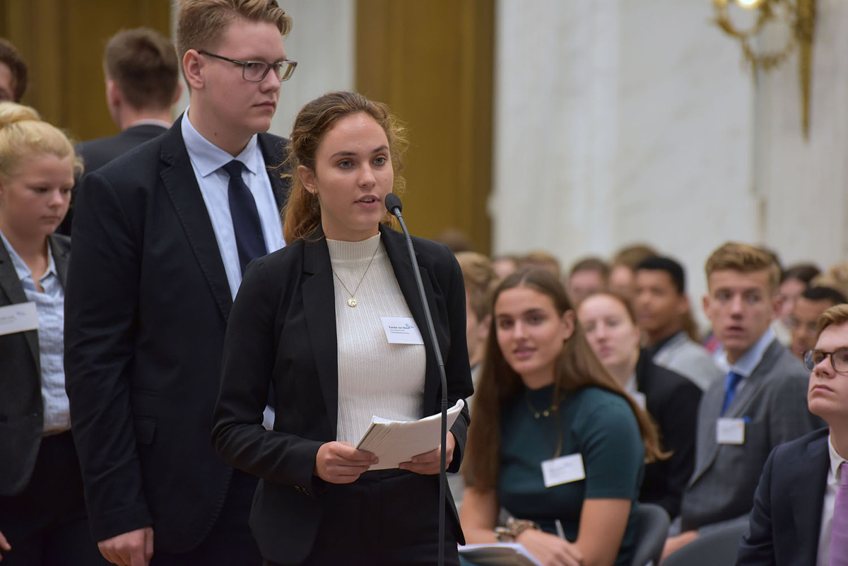 Foto's Eerste dag Algemene Vergaderingen van het Model European Parliament Nederland 2019