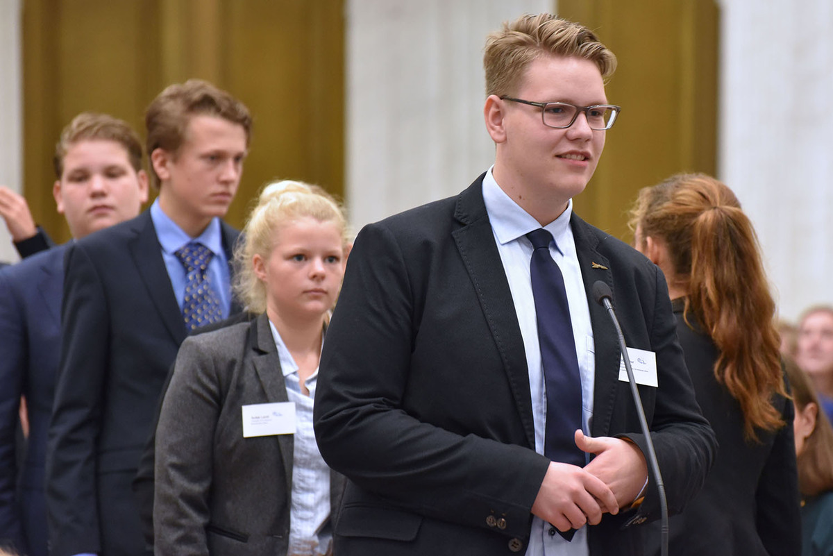 Foto's Eerste dag Algemene Vergaderingen van het Model European Parliament Nederland 2019