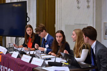 Foto's Eerste dag Algemene Vergaderingen van het Model European Parliament Nederland 2019