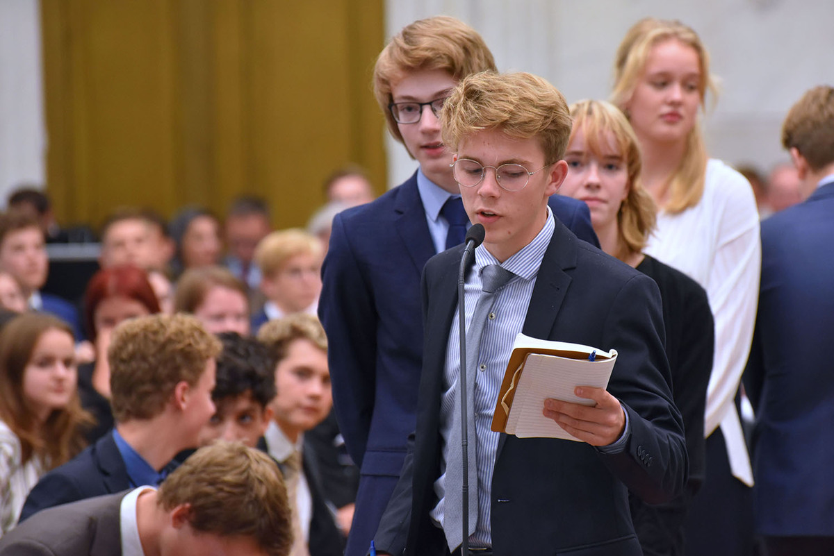 Foto's Eerste dag Algemene Vergaderingen van het Model European Parliament Nederland 2019