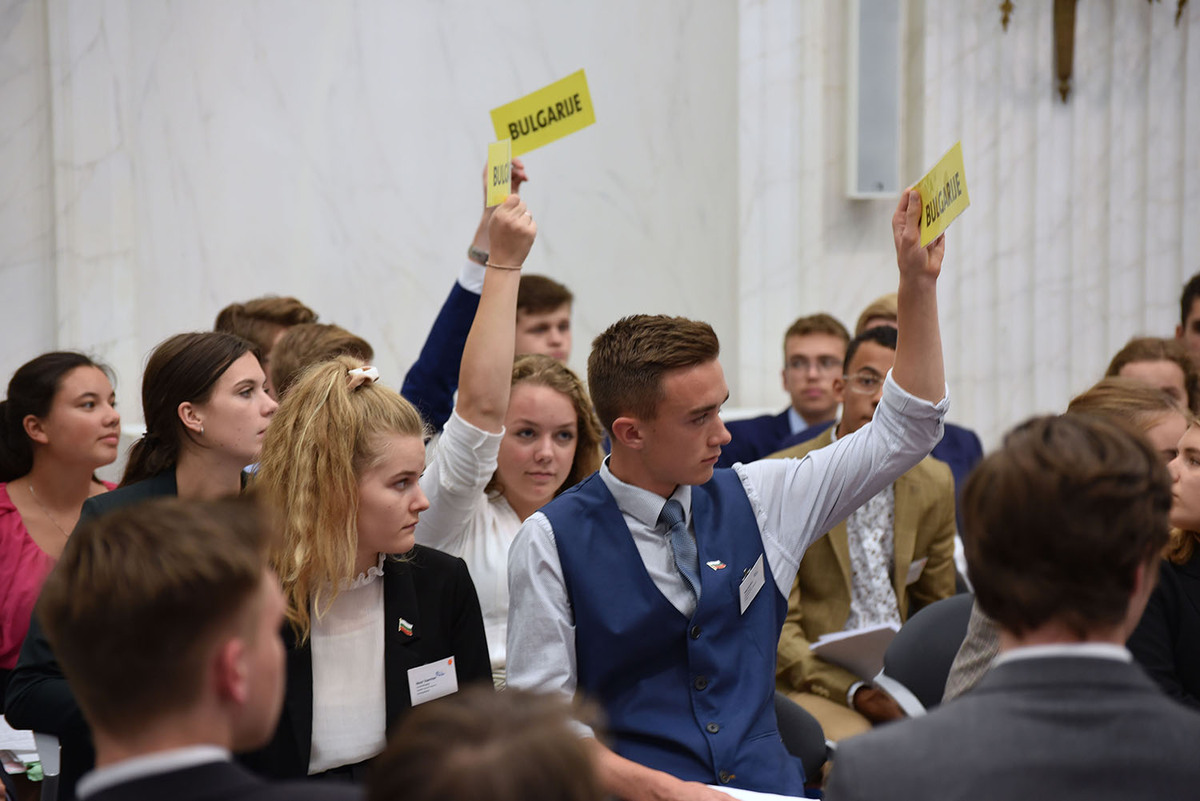 Foto's Eerste dag Algemene Vergaderingen van het Model European Parliament Nederland 2019