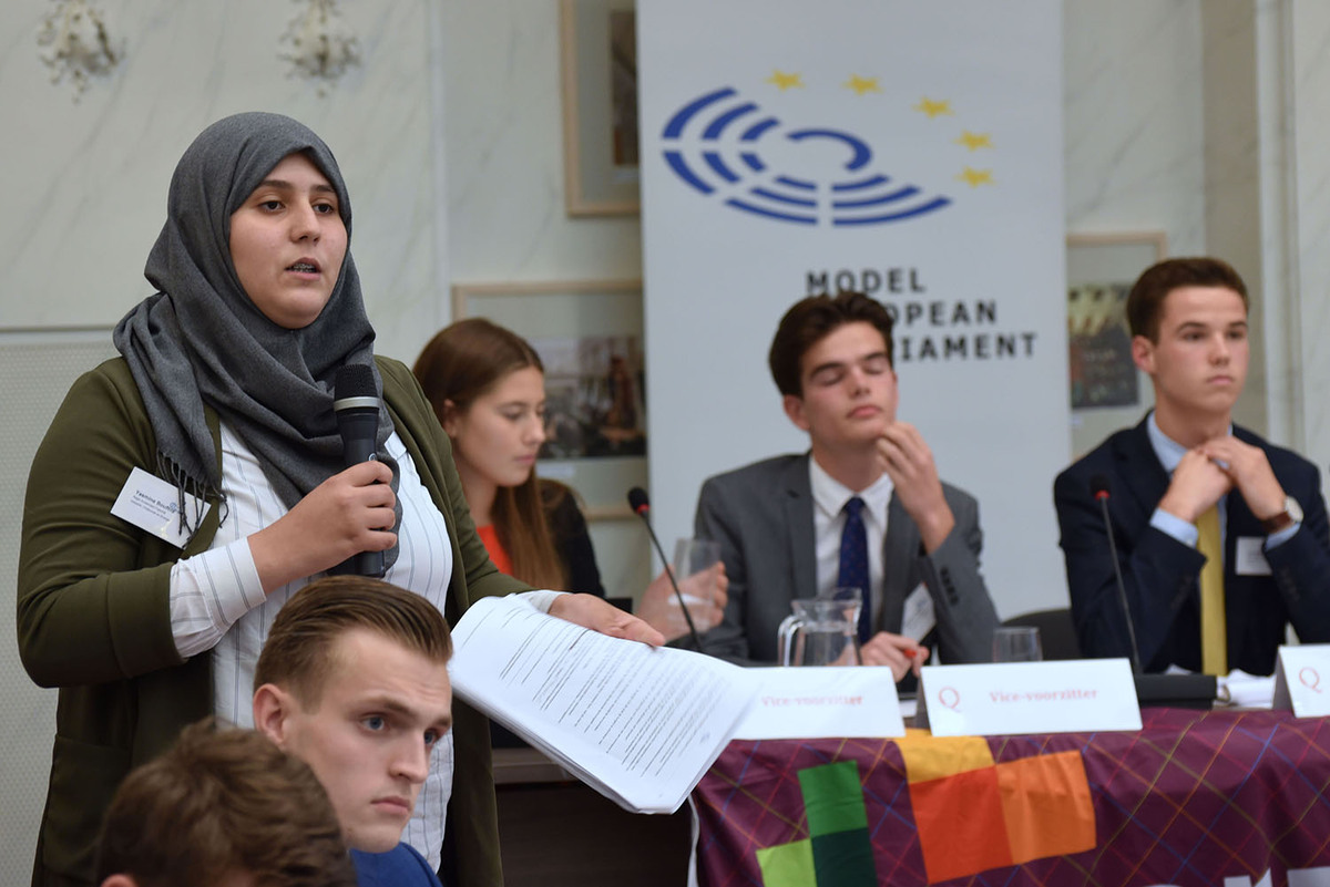 Foto's Eerste dag Algemene Vergaderingen van het Model European Parliament Nederland 2019