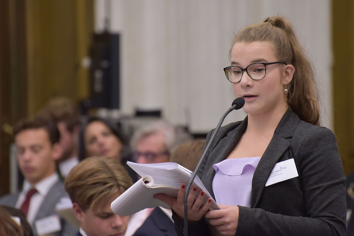 Foto's Eerste dag Algemene Vergaderingen van het Model European Parliament Nederland 2019