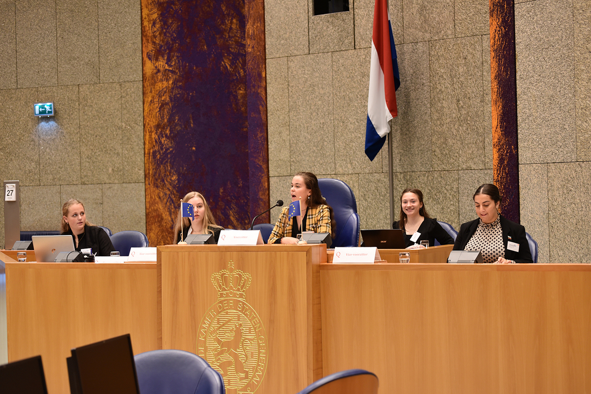 Foto's Tweede dag Algemene Vergaderingen van het Model European Parliament Nederland 2019