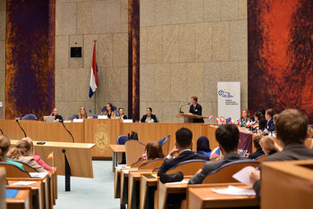 Foto's Tweede dag Algemene Vergaderingen van het Model European Parliament Nederland 2019