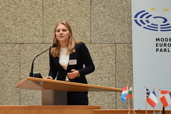 Foto's Tweede dag Algemene Vergaderingen van het Model European Parliament Nederland 2019