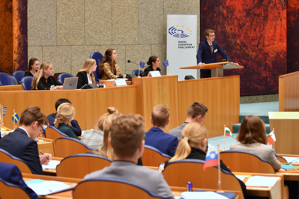 Foto's Tweede dag Algemene Vergaderingen van het Model European Parliament Nederland 2019