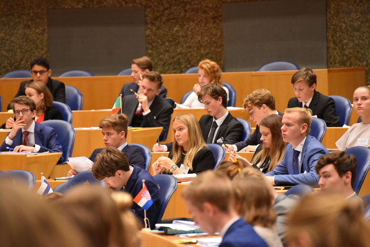 Foto's Tweede dag Algemene Vergaderingen van het Model European Parliament Nederland 2019