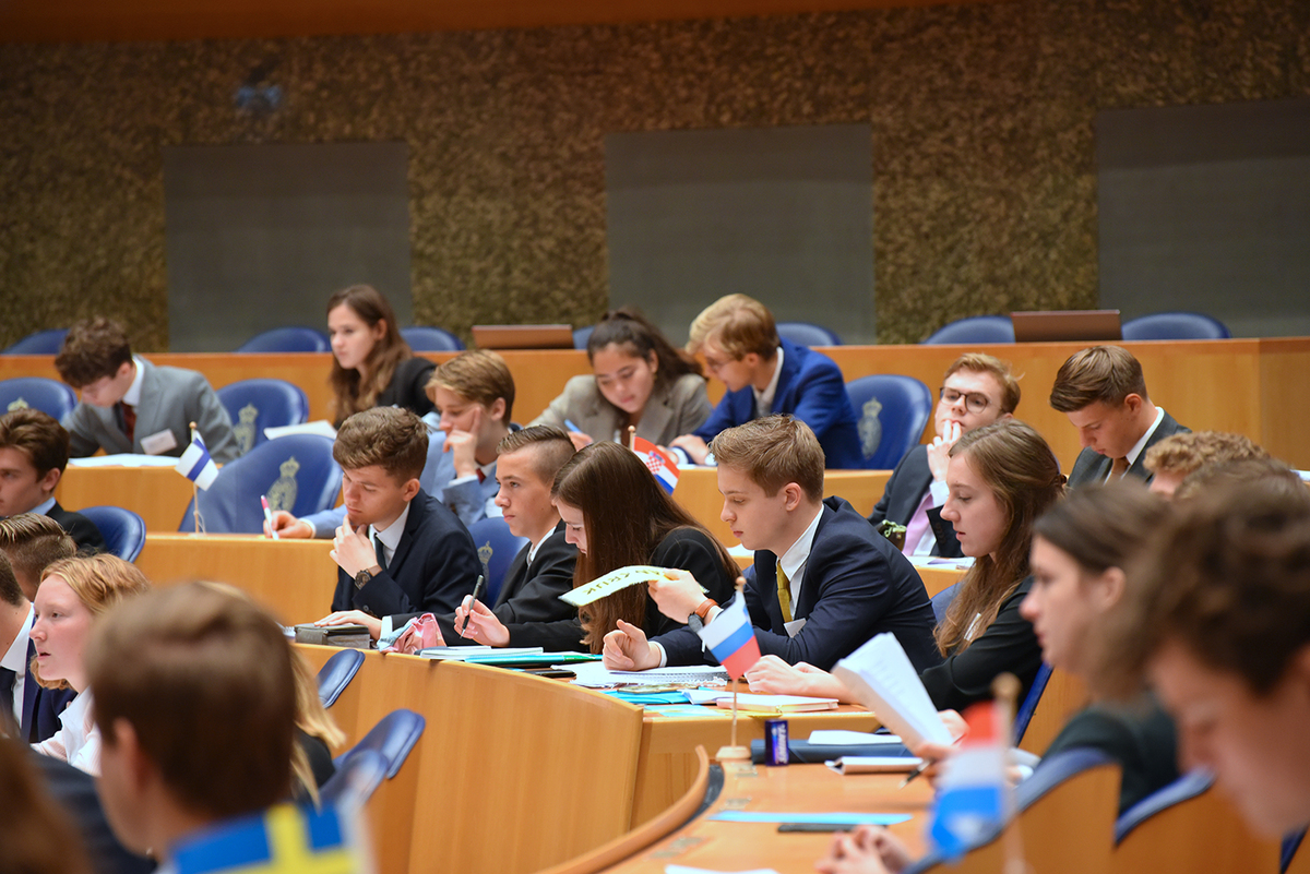 Foto's Tweede dag Algemene Vergaderingen van het Model European Parliament Nederland 2019