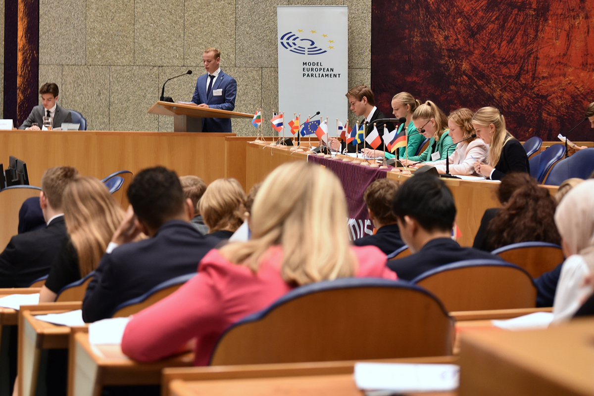 Foto's Tweede dag Algemene Vergaderingen van het Model European Parliament Nederland 2019