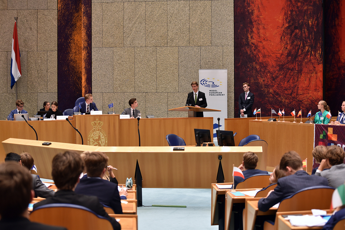 Foto's Tweede dag Algemene Vergaderingen van het Model European Parliament Nederland 2019