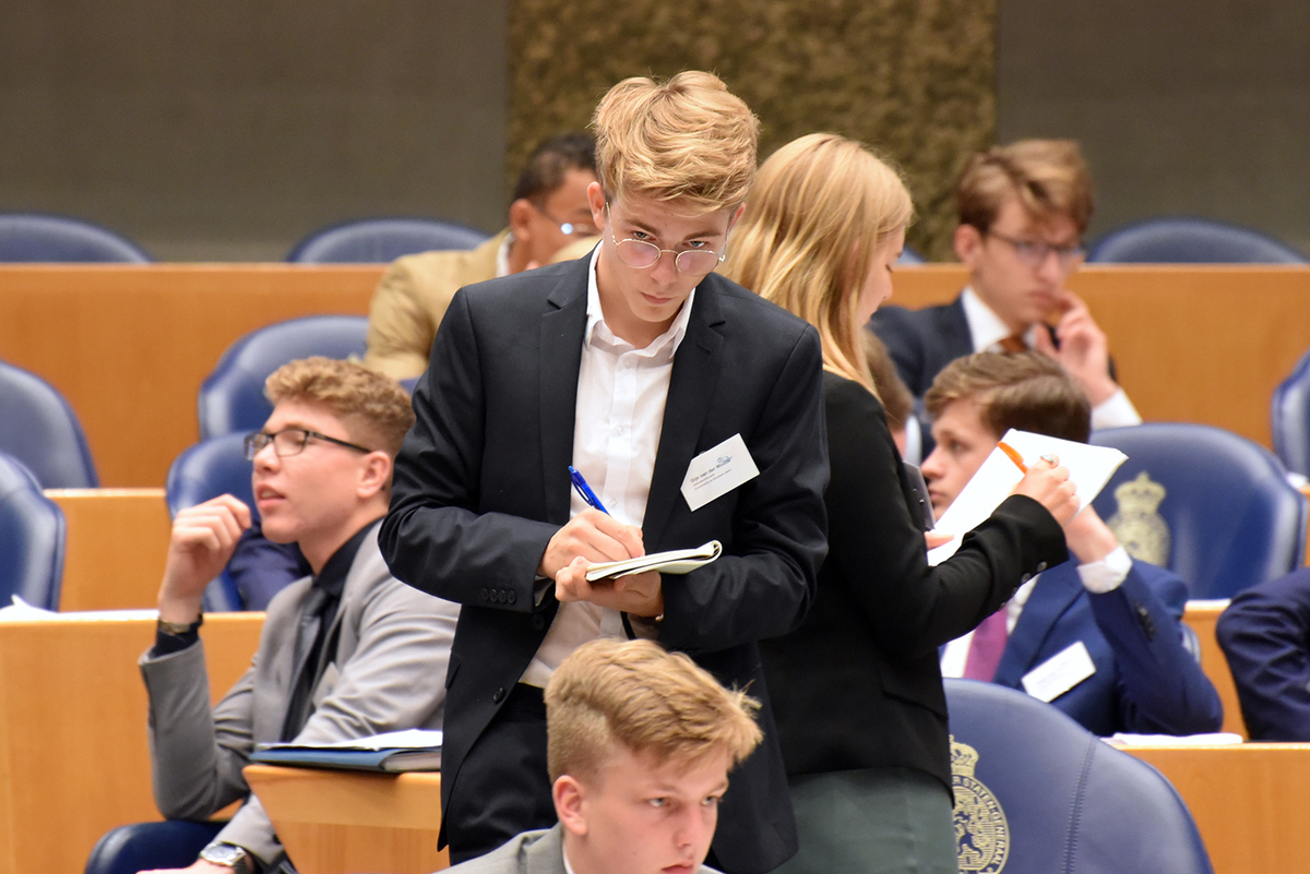 Foto's Tweede dag Algemene Vergaderingen van het Model European Parliament Nederland 2019