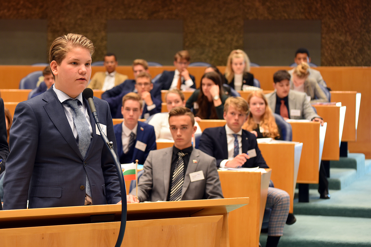 Foto's Tweede dag Algemene Vergaderingen van het Model European Parliament Nederland 2019