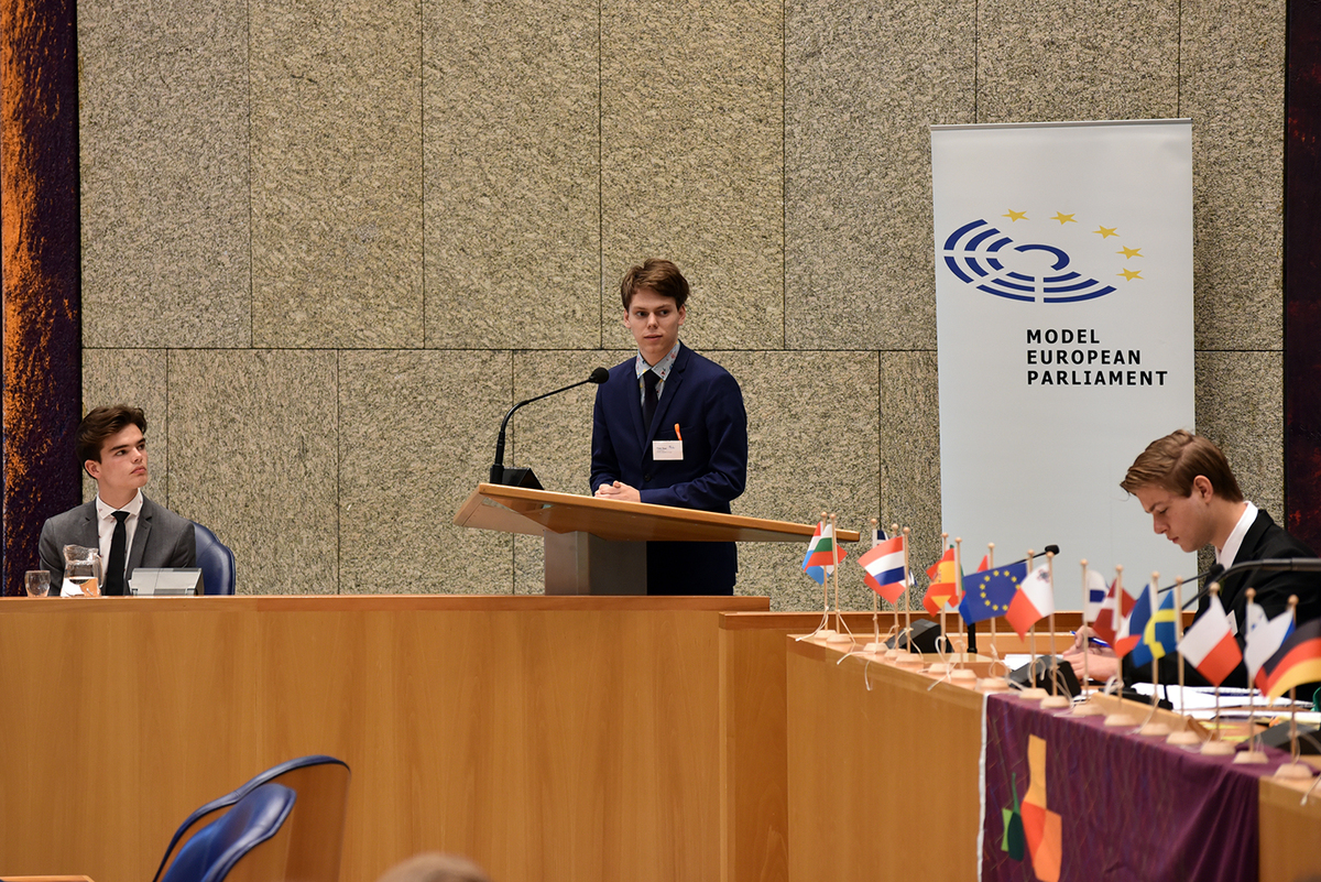 Foto's Tweede dag Algemene Vergaderingen van het Model European Parliament Nederland 2019