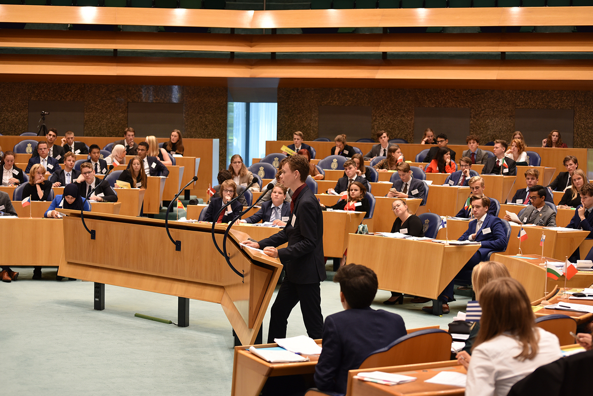 Foto's Tweede dag Algemene Vergaderingen van het Model European Parliament Nederland 2019