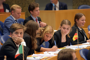 Foto's Tweede dag Algemene Vergaderingen van het Model European Parliament Nederland 2019