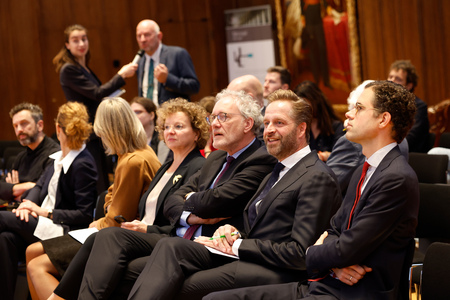 Sfeerfoto (met o.a. Thom de Graaf Hugo de Jonge)